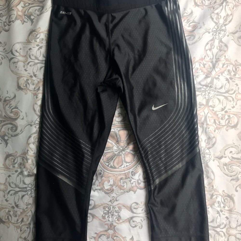 COPY - Nike Capri running tights